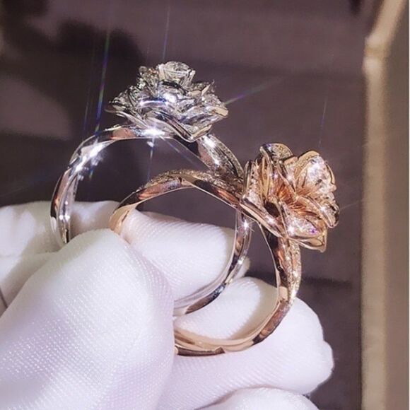 ✨HOST PICK 🍸Elegant Silver Plated Rose 🌹 Flower Simulated Zircon 💎 Ring✨ - Picture 9 of 16